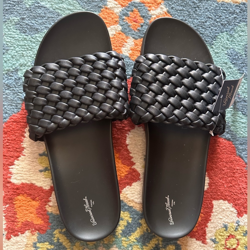 Universal standard sandals
